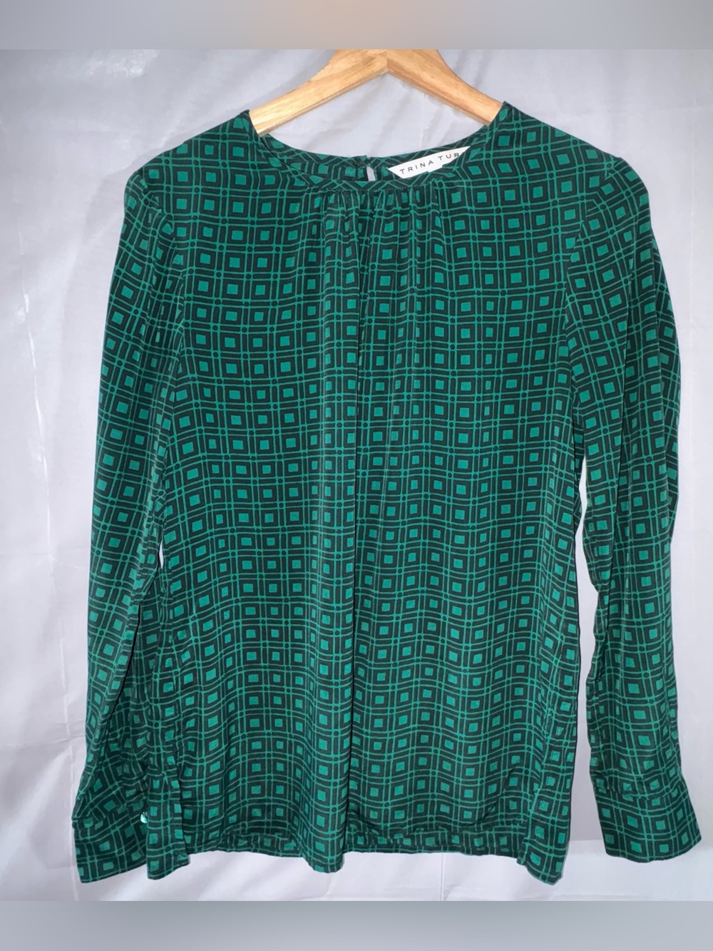 Trina Turk 100% Silk Long Sleeve Top Women’s Med Green Black Geometric Blouse